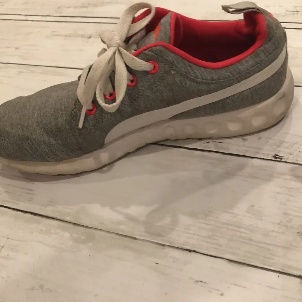 Puma Gray and Pink Everride knit sneakers
